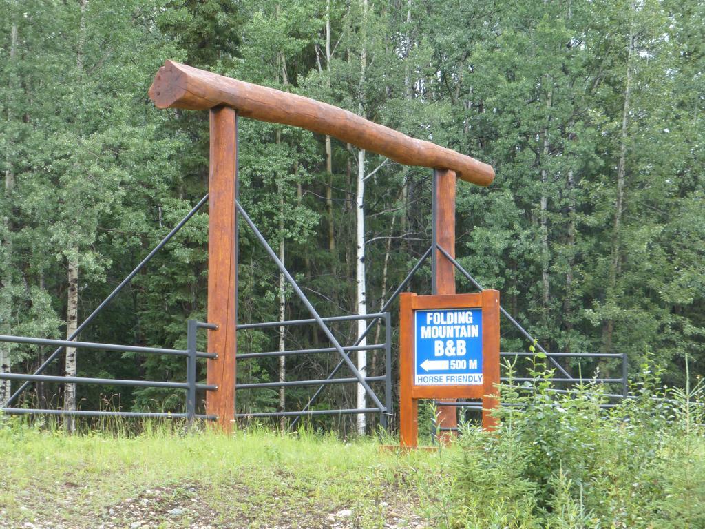 Folding Mountain B & B Fort Nelson Kültér fotó