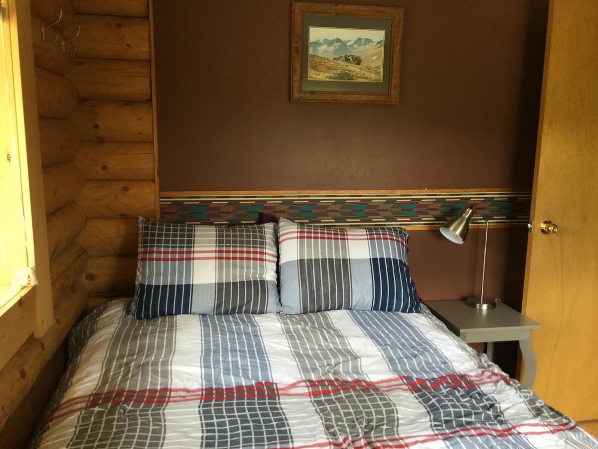 Folding Mountain B & B Fort Nelson Kültér fotó