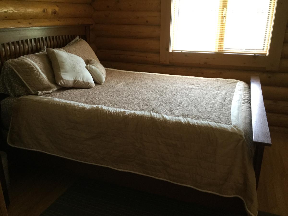 Folding Mountain B & B Fort Nelson Kültér fotó